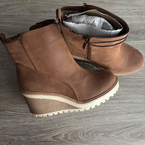 Torrid Cognac Platform Wedge Bootie NWT Size 10W - Picture 5 of 5